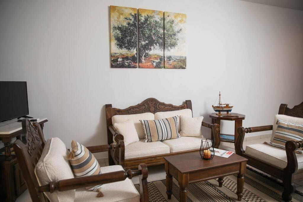 Town , With Private Parking Apartament *